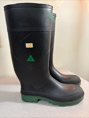 Vulcan Black Rubber Safety Boots Heavy Duty CSA Orange Omega
